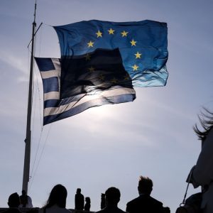 Ανάπτυξη 2,1% για φέτος και 2,2% το 2026 προβλέπει για την Ελλάδα η Κομισιόν