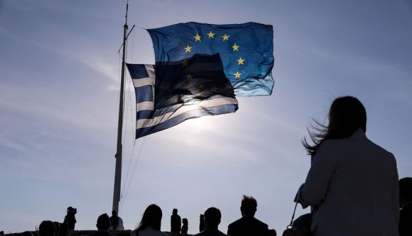 Ανάπτυξη 2,1% για φέτος και 2,2% το 2026 προβλέπει για την Ελλάδα η Κομισιόν