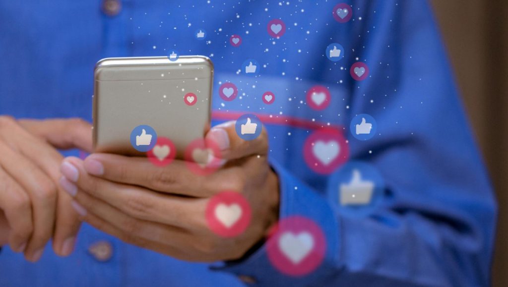 Τι γίνεται όταν πατάμε like στα social media: Πώς η τεχνητή νοημοσύνη προβλέπει και διαμορφώνει τις επιθυμίες μας