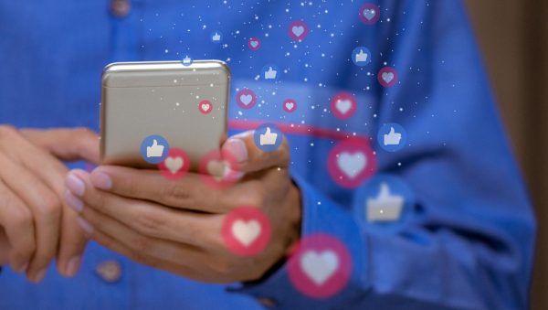 Τι γίνεται όταν πατάμε like στα social media: Πώς η τεχνητή νοημοσύνη προβλέπει και διαμορφώνει τις επιθυμίες μας