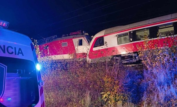 Τρόμος στη Σλοβακία: Μετωπική σύγκρουση δύο τρένων κοντά στη Μπρατισλάβα – Αρκετοί τραυματίες