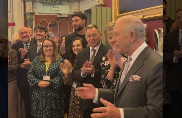 Τα 77α γενέθλιά του γιόρτασε ο βασιλιάς Κάρολος, έσβησε τούρτα… κάστρο - Δείτε βίντεο