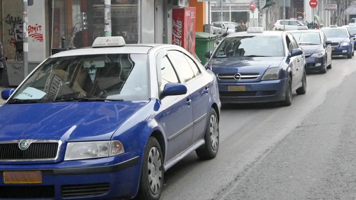 Συνελήφθη 34χρονος στη Θεσσαλονίκη που οδηγούσε ταξί χωρίς δίπλωμα