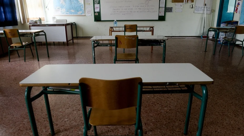 Σάλος σε λύκειο στο Αιγάλεω: Μαθητές καταγγέλλουν καθηγήτρια για προβολή ακατάλληλης ταινίας στην τάξη