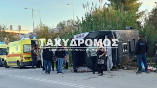 Τούμπαρε λεωφορείο στο Βελεστίνο - Στο νοσοκομείο τουλάχιστον δέκα επιβάτες