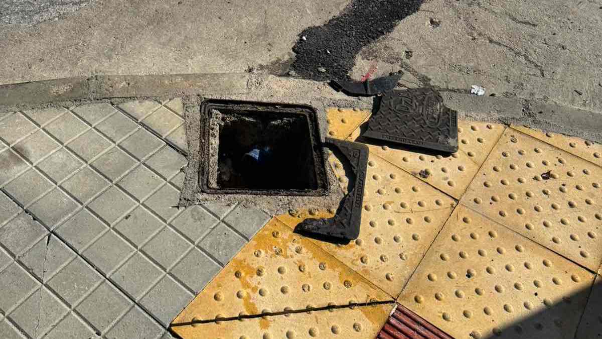 Λαμία: Τρύπα - παγίδα σε πεζοδρόμιο - Υπάρχει κάποιος υπεύθυνος;