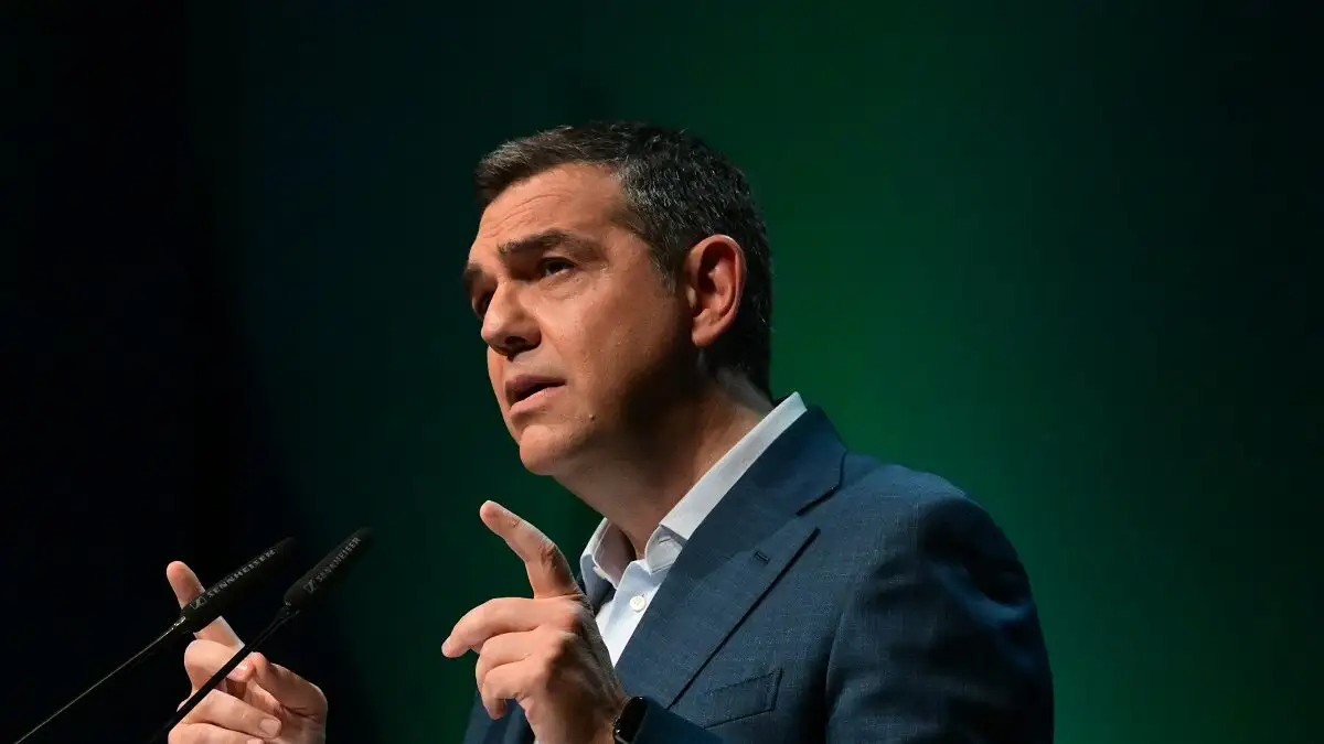 Βιβλίο Τσίπρα: «Έκανα μεταβολή και το έβαλα στα πόδια» αποκάλυψε για τη μέρα που είδε αφίσες του στα Εξάρχεια