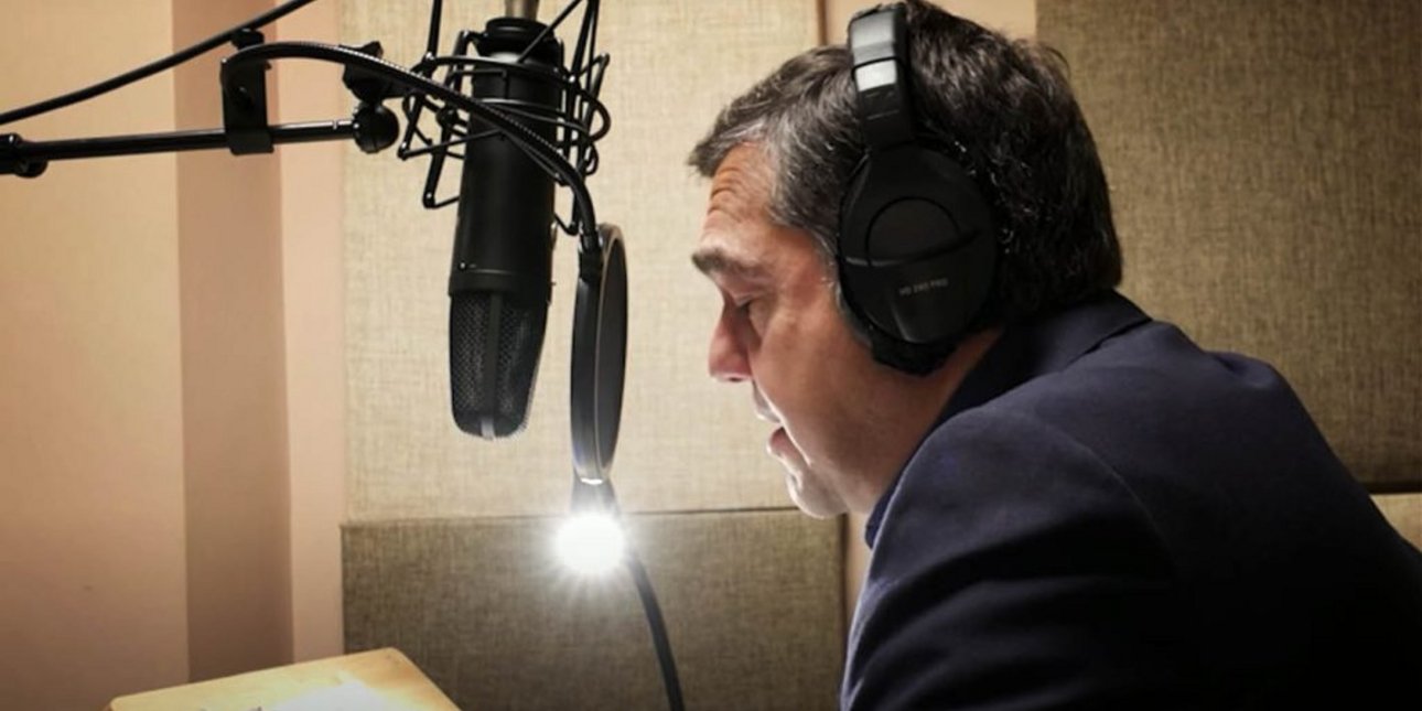 «Η αγορά έχει να δει τέτοιες προπαραγγελίες από τον Χάρι Πότερ», λέει ο Gutenberg για το βιβλίο Τσίπρα