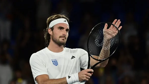 Δεν ήταν στο τιμόνι ο Τσιτσιπάς όταν κόπηκε η κλήση για υπερβολική ταχύτητα, λέει ο δικηγόρος του – «Οδηγούσε τρίτο άτομο»