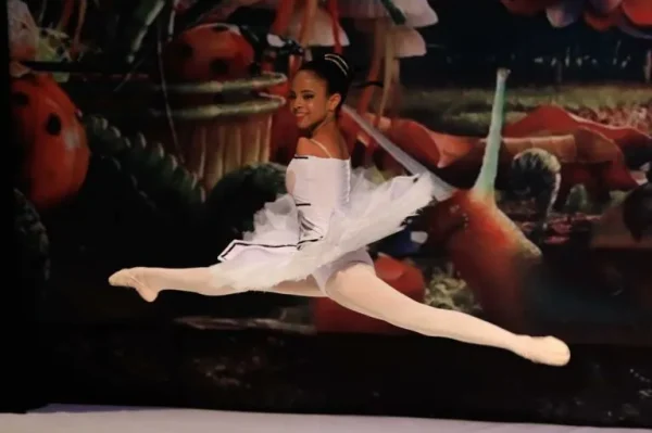 Vitória Bueno: Η απίστευτη ιστορία της χορεύτριας που «νικά» τη βαρύτητα