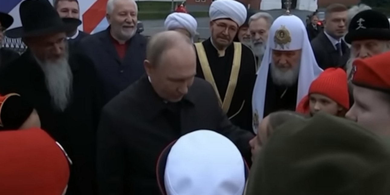 Πώς μια 11χρονη έφερε σε δύσκολη θέση τον Πούτιν: Το παράπονό της μπροστά στις κάμερες, η αντίδρασή του (BINTEO)