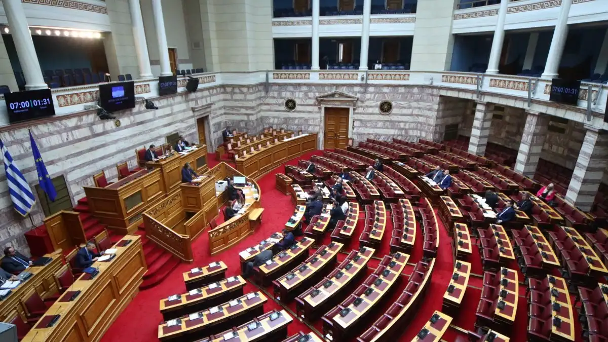 Δημοσκόπηση Metron Analysis: Η ΝΔ προηγείται με 15,8 μονάδες του ΠΑΣΟΚ – Τι λένε οι πολίτες για νέα κόμματα από Τσίπρα και Σαμαρά