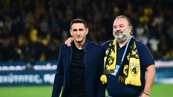 Ο Μανόλο Χιμένεθ βραβεύτηκε από τον Μάριο Ηλιόπουλο και αποθεώθηκε από τον κόσμο της ΑΕΚ