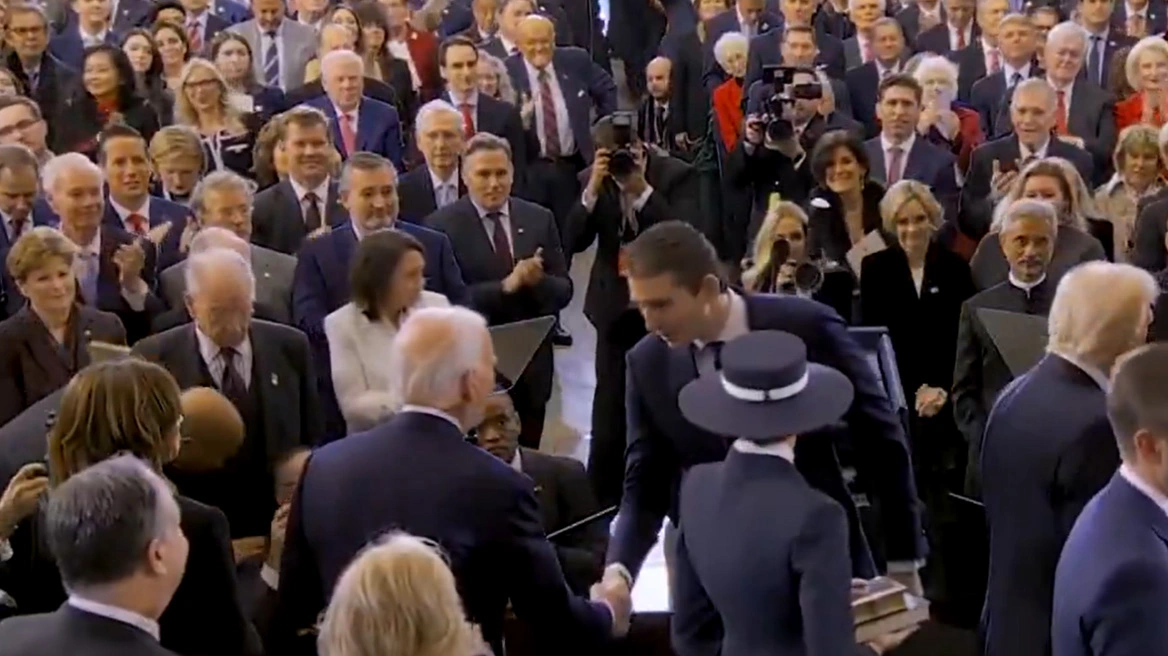 Λύθηκε το μυστήριο: Τι πραγματικά ψιθύρισε ο Μπάρον Τραμπ στον Τζο Μπάιντεν κατά την ορκωμοσία του πατέρα του, Ντόναλντ