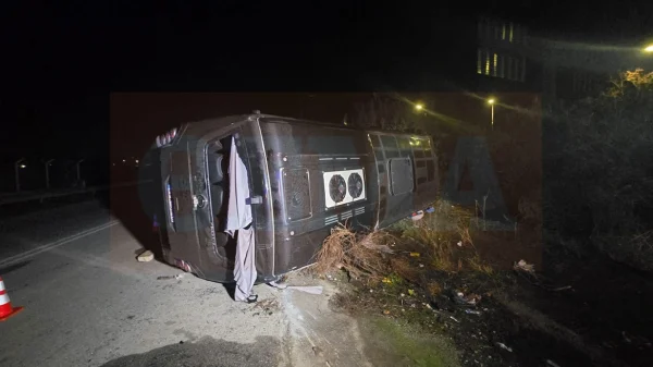 Πήγε να αποφύγει σκύλο και τούμπαρε το λεωφορείο στο Βελεστίνο - «Χάθηκε το φως από τα μάτια μας» λένε οι επιβάτες