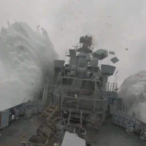 Παροπλισμένο πλοίο τους βύθισαν με τορπίλη οι Νορβηγοί σε άσκηση του ΝΑΤΟ – Δείτε βίντεο