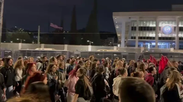 Στην πρεσβεία των ΗΠΑ η κεφαλή της πορείας για το Πολυτεχνείο