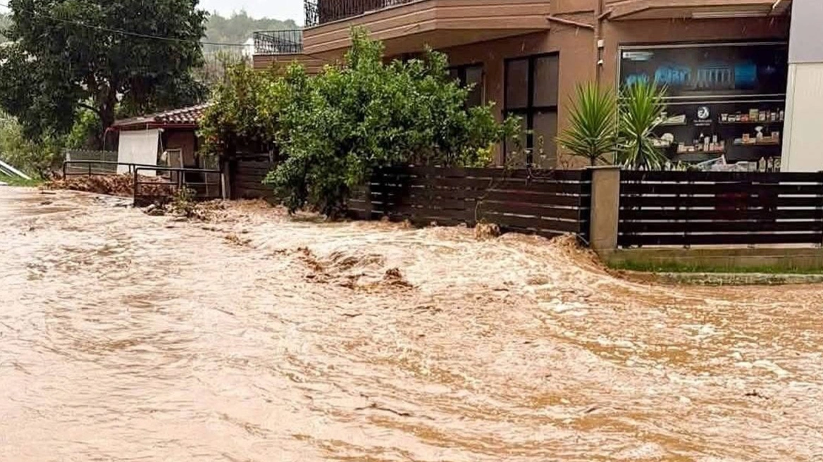 Σοβαρά προβλήματα από την κακοκαιρία στη Δυτική Ελλάδα: 112 σε Ιωάννινα, Άρτα, Πρέβεζα - Πού σημειώθηκαν πλημμύρες και κατολισθήσεις