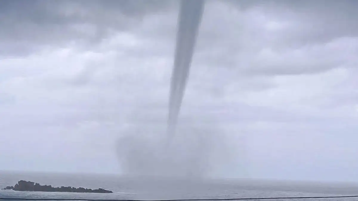 Υδροστρόβιλος εμφανίστηκε στην Κέρκυρα: Εντυπωσιακές εικόνες