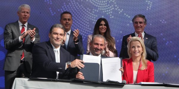 Υπεγράφη η ιστορική συμφωνία της Atlantic-See LNG Trade (AΚTOR-ΔΕΠΑ) για το αμερικανικό LNG