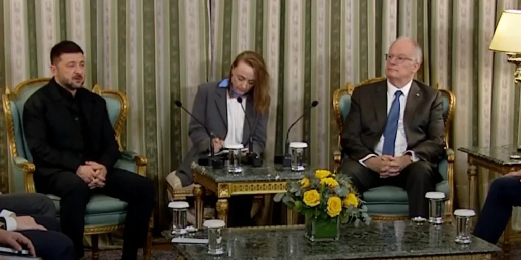 Στην Αθήνα ο Ζελένσκι: Ευγνωμονώ την Ελλάδα -Τασούλας: Απρόκλητη και παράνομη η ρωσική εισβολή, είμαστε στο πλευρό σας