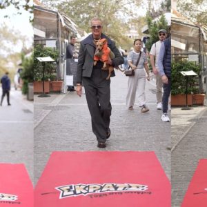 Red carpet... έκπληξη στο κέντρο της Αθήνας με τον Λάκη Γαβαλά