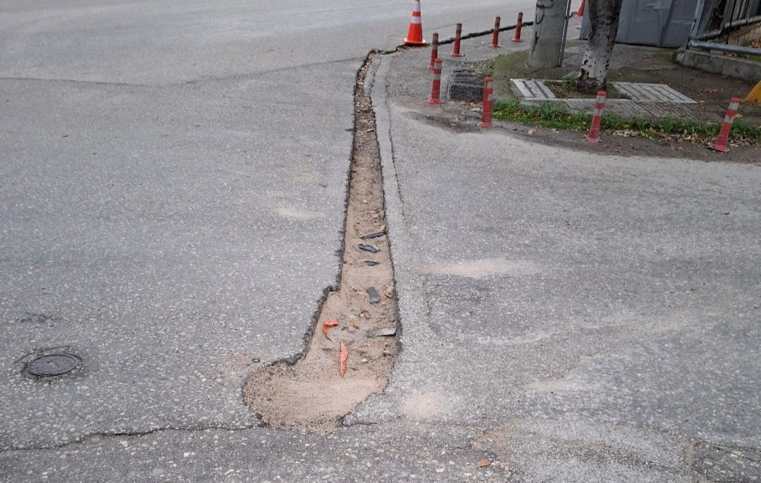 Η «χαράδρα» της οδού Ανθήλης