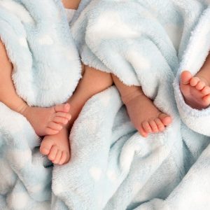 Τρία αδέρφια, τέσσερα μωρά σε μία ημέρα: Ο μαραθώνιος τοκετός που έκανε μια οικογένεια είδηση παγκοσμίως