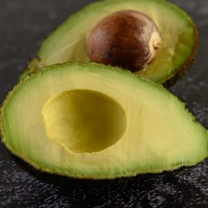 Πρωτεΐνη δεν έχει μόνο το κρέας – Ανακαλύψτε 8 φρούτα με πρωτεΐνη και βάλτε τα στο πιάτο σας