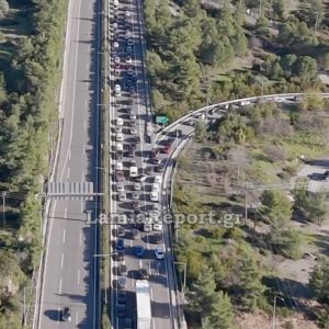 Μπλόκα αγροτών: Ουρές χιλιομέτρων στη Λαμίας - Αθηνών και στους παραδρόμους - Δείτε εικόνες από ψηλά - ΒΙΝΤΕΟ