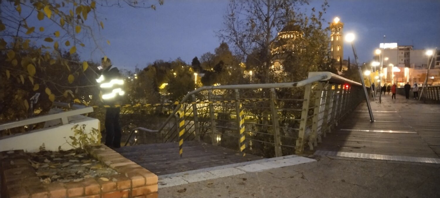 Λάρισα: Έκλεισαν τα σημεία που οδηγούν στην κοίτη του Πηνειού