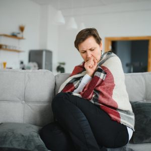 «Καμπανάκι» για ραγδαία μετάδοση της γρίπης κατά τις γιορτές: Ποιοι κινδυνεύουν, πώς να προστατευτούμε