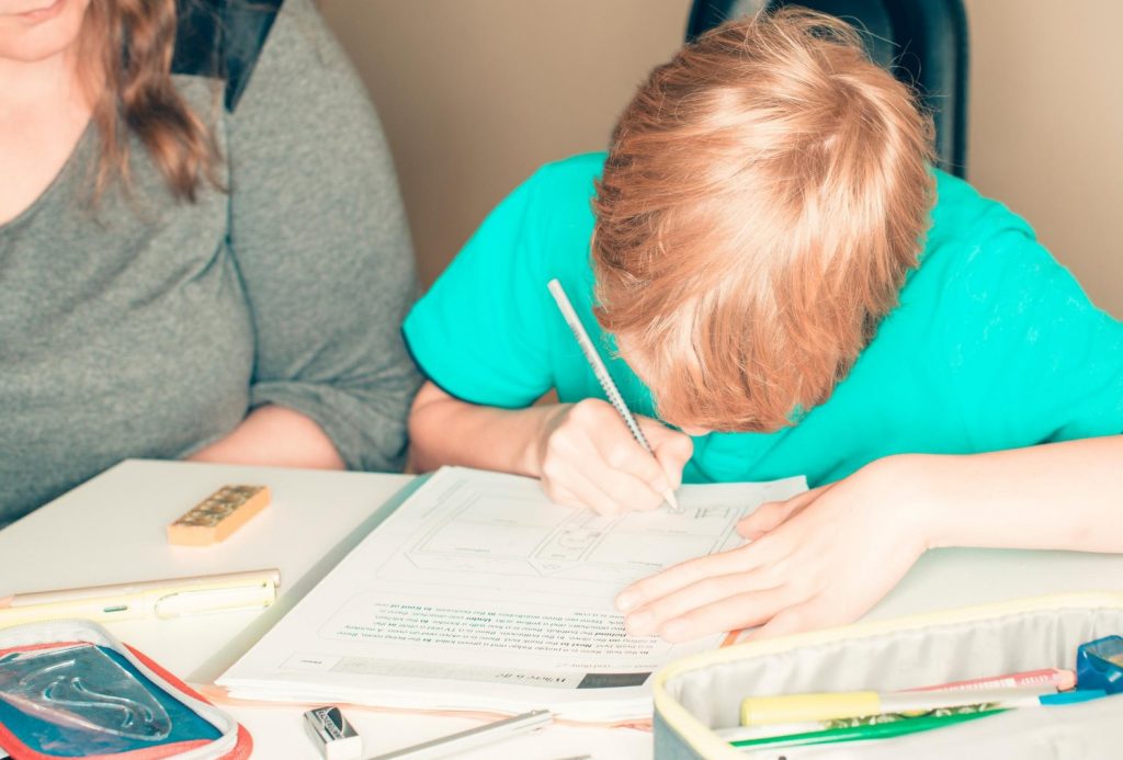 Ανώτατο όριο στους μαθητές με μαθησιακές δυσκολίες ανά τμήμα θέτει το υπουργείο Παιδείας