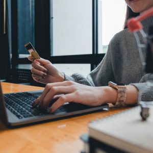 Η ΕΕ χτυπά Shein και Temu: Συμφώνησε προσωρινό τέλος 3 ευρώ για μικρά δέματα από Κίνα