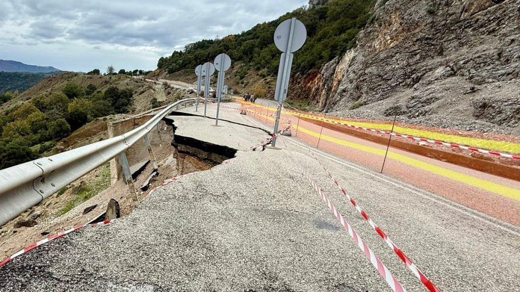 SOS από το Δήμο Αγράφων για την αποκατάσταση της σύνδεσης με Αγρίνιο