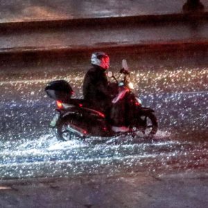 Πως θα λειτουργήσουν οι δημόσιες υπηρεσίες σήμερα Παρασκευή - Τι ισχύει για ντελιβεράδες και ιδιωτικούς υπαλλήλους