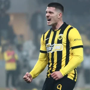 ΑΕΚ – Ατρόμητος 4-1: Στο -3 με ηγέτη Γιόβιτς