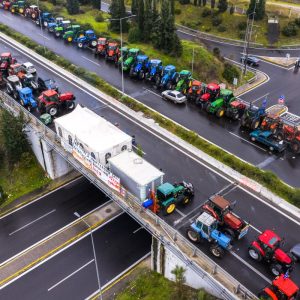 Με το βλέμμα στην κρίσιμη πανελλαδική σύσκεψη της Κυριακής οι αγρότες – Χωρίς δυσκολίες οι μετακινήσεις στο εθνικό δίκτυο