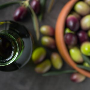 Έκλεψε πάνω από 800 κιλά ελαιόλαδο και 35 κιλά μέλι από αποθήκες στην Αττική, συνελήφθη 48χρονος