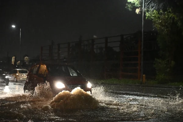 Κακοκαιρία Byron: Ήχησε το 112 στην Κεντρική Μακεδονία – «Αποφύγετε τις άσκοπες μετακινήσεις»