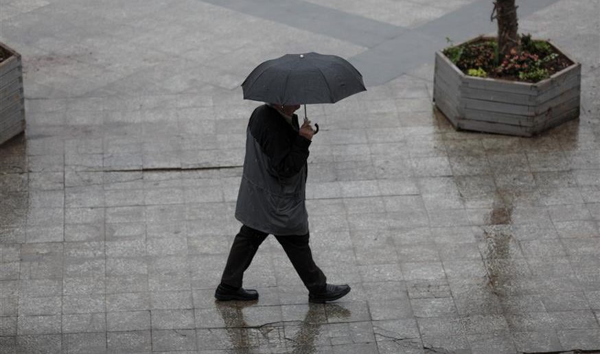 Χριστούγεννα με κρύο και βροχές, προβλέψεις ακόμα και για χιόνια την Πρωτοχρονιά