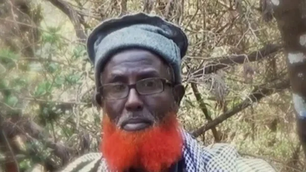 Ο «νέος Μπιν Λάντεν» του ISIS: Ο Αμπντούλ Καντίρ Μουμίν εγκατέλειψε γυναίκα και τρία παιδιά στη Βρετανία και κρύβεται στα βουνά της Σομαλίας