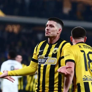 Super League: Η ματσάρα κορυφής της ΑΕΚ, η άνετη νίκη του ΠΑΟΚ στο ντέρμπι και το αντιποδόσφαιρο στο Φάληρο