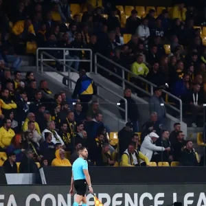 «Καμπανάκι» από ΑΕΚ για τα laser ενόψει Κραϊόβα: «Συνιστά πλέον ακόμη και λόγο διακοπής αγώνα» – Συνελήφθη και διώκεται ποινικά οπαδός