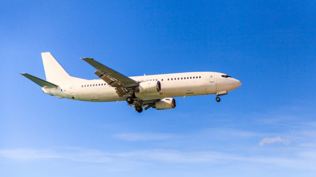 Δυσκολεύει το ταξίδι στις ΗΠΑ: Οι τουρίστες από 42 κράτη -ανάμεσα τους και η Ελλάδα- θα πρέπει να δείχνουν ιστορικό πέντε ετών στα social media, για να μπουν στη χώρα