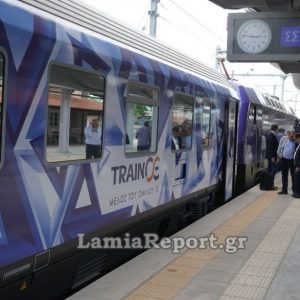 Στον σταθμό Λειανικλαδίου η αμαξοστοιχία IC50 λόγω της υπερχείλισης του Ενιπέα