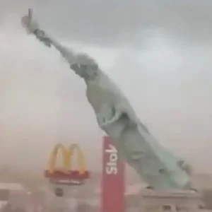 Βραζιλία: Κατέρρευσε αντίγραφο του Αγάλματος της Ελευθερίας από τους ισχυρούς ανέμους