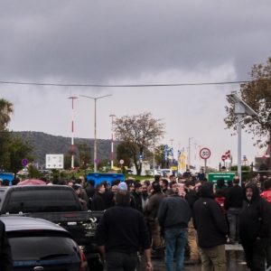 Μπλόκα αγροτών: Κλειστό ως τις 11 το αεροδρόμιο Ηρακλείου – Βαριές κατηγορίες για όσους συμμετείχαν στα επεισόδια των Χανίων