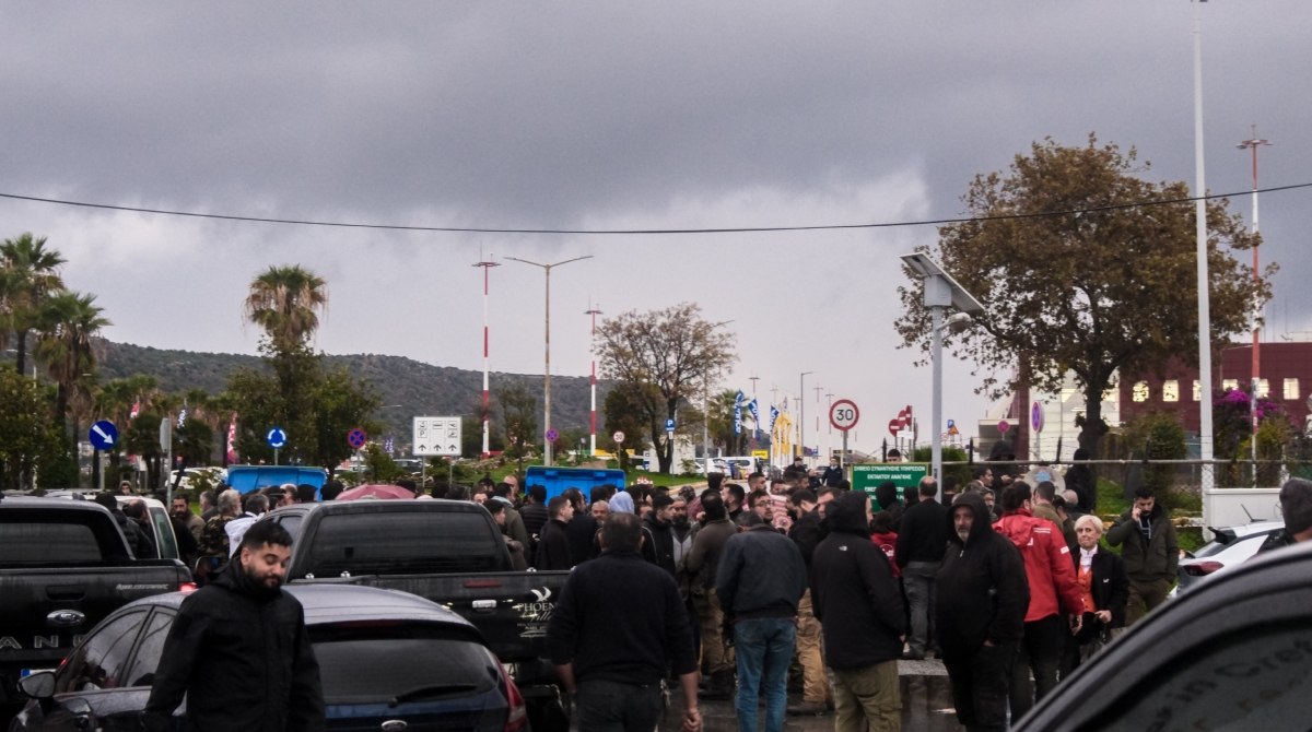 Μπλόκα αγροτών: Κλειστό ως τις 11 το αεροδρόμιο Ηρακλείου – Βαριές κατηγορίες για όσους συμμετείχαν στα επεισόδια των Χανίων