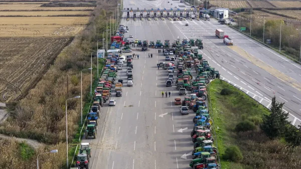 Οι αγρότες ενισχύουν μπλόκα και τις κινητοποιήσεις μετά το «όχι» στην πρόσκληση Μητσοτάκη για συνάντηση